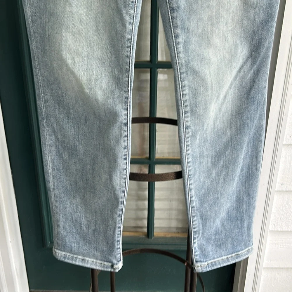 Judy Blue Boyfriend Fit Light Wash Jeans 11 / 30